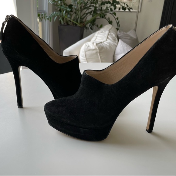 NINE WEST. classic black suede pumps. Size 7 - Picture 2 of 5